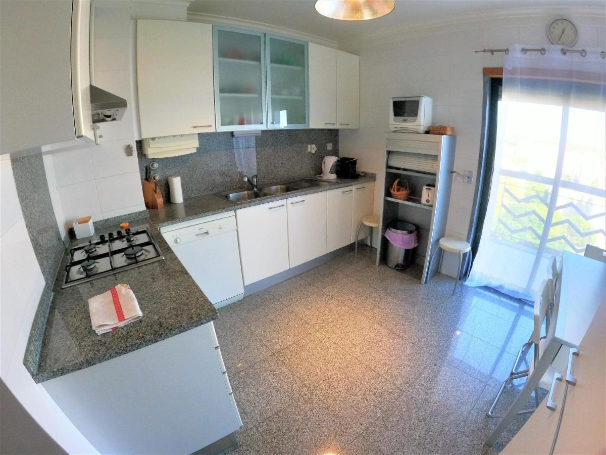 Lisbon 2 bedroom apartment with balcony in Algés Exterior foto