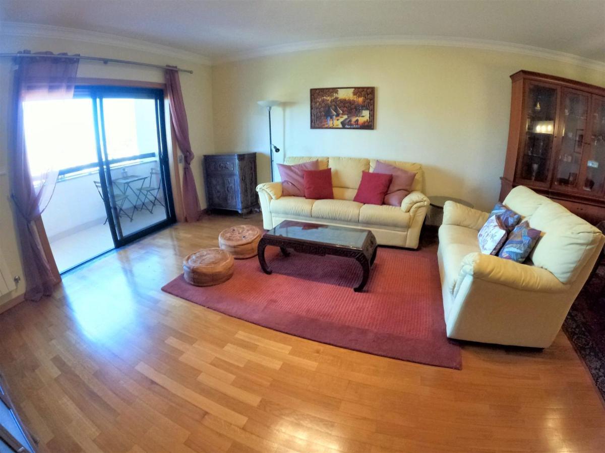 Lisbon 2 bedroom apartment with balcony in Algés Exterior foto