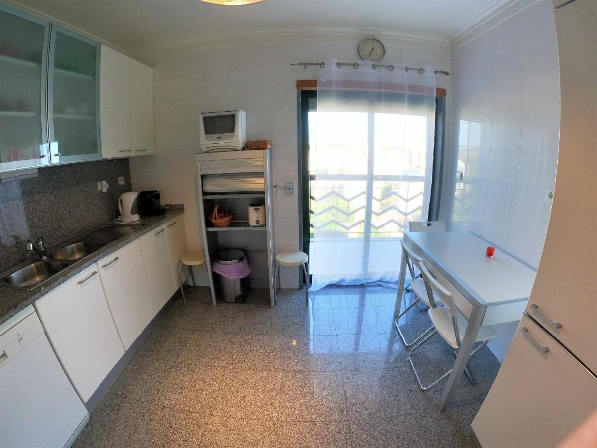 Lisbon 2 bedroom apartment with balcony in Algés Exterior foto