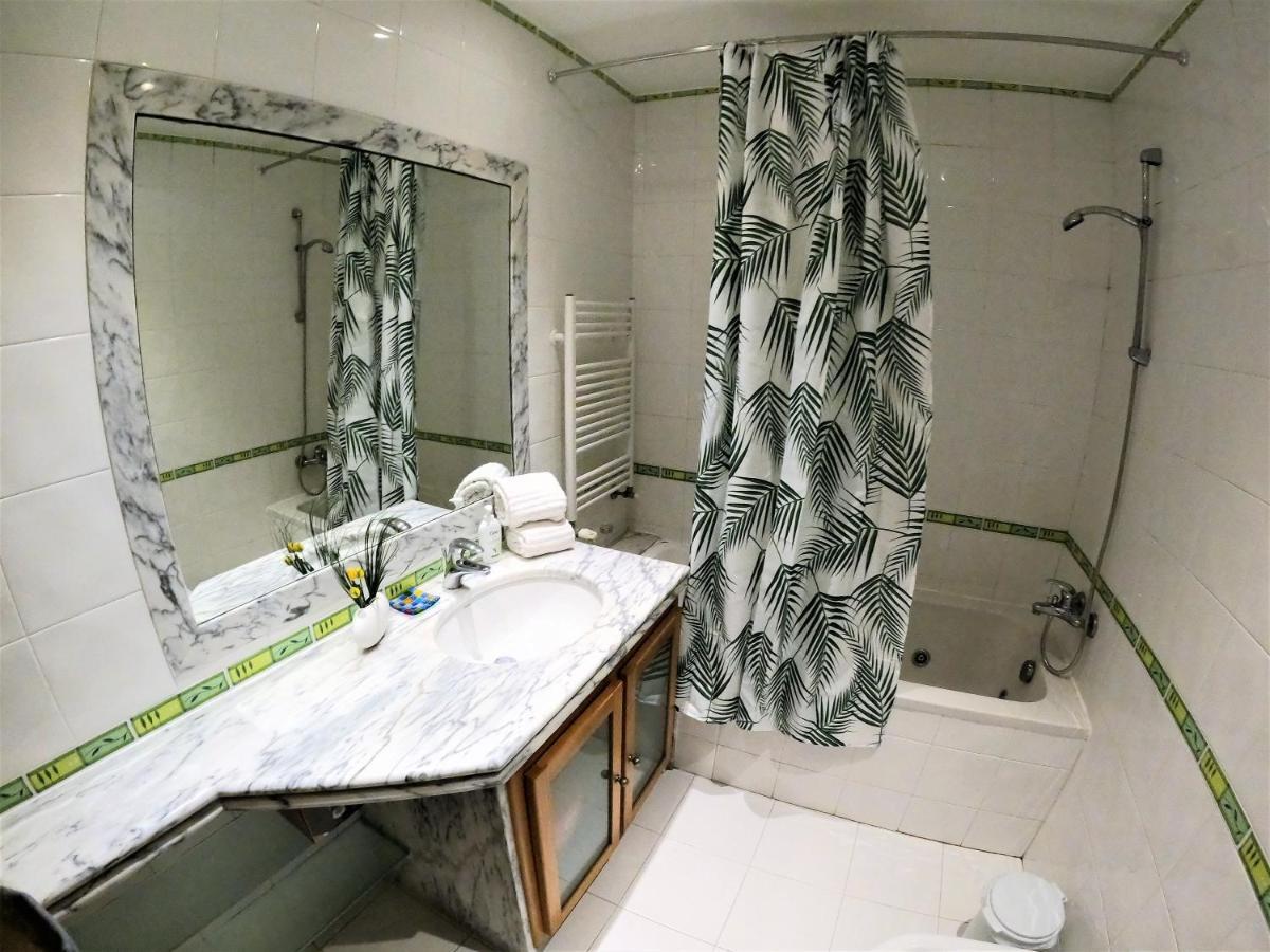 Lisbon 2 bedroom apartment with balcony in Algés Exterior foto
