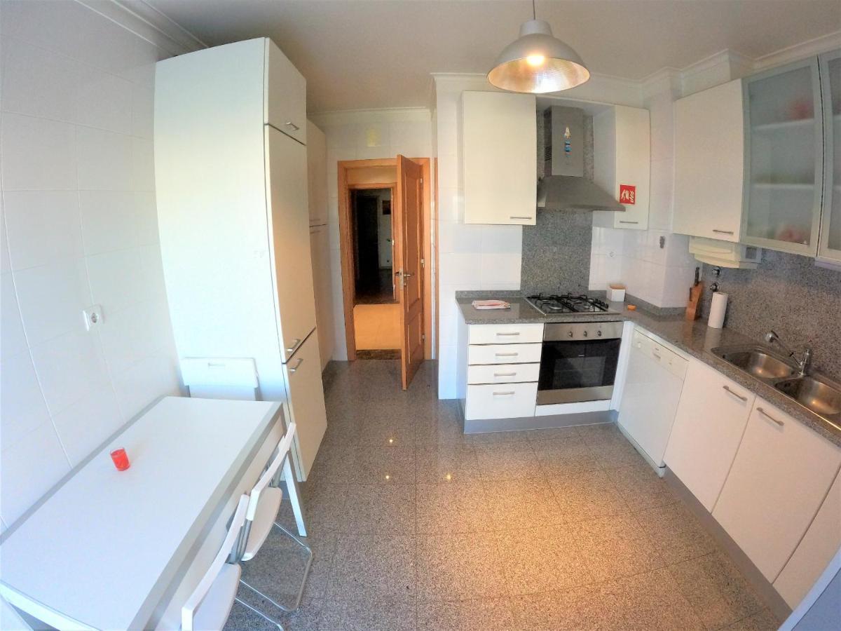 Lisbon 2 bedroom apartment with balcony in Algés Exterior foto