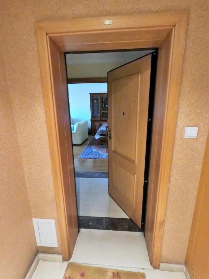 Lisbon 2 bedroom apartment with balcony in Algés Exterior foto