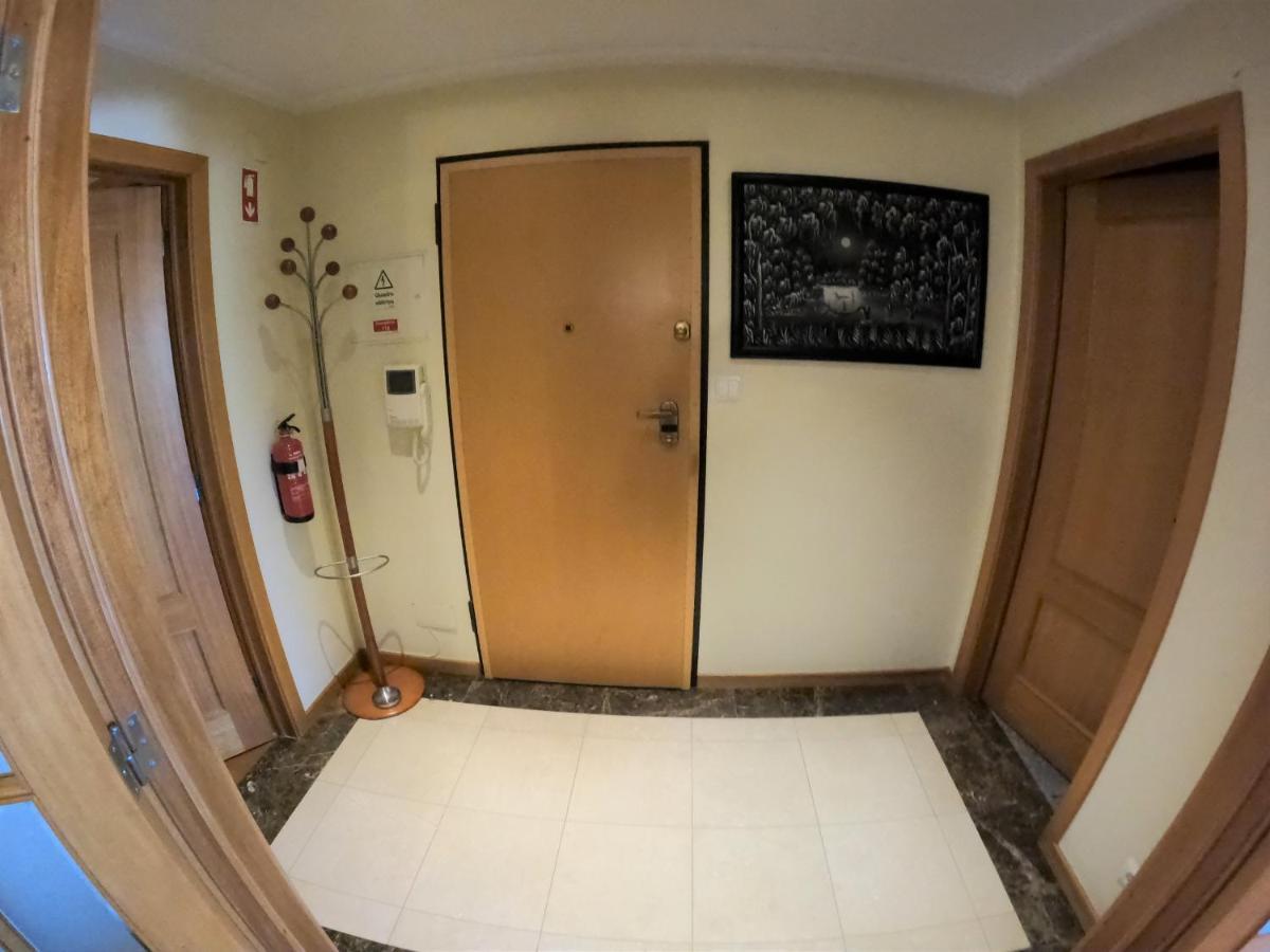 Lisbon 2 bedroom apartment with balcony in Algés Exterior foto